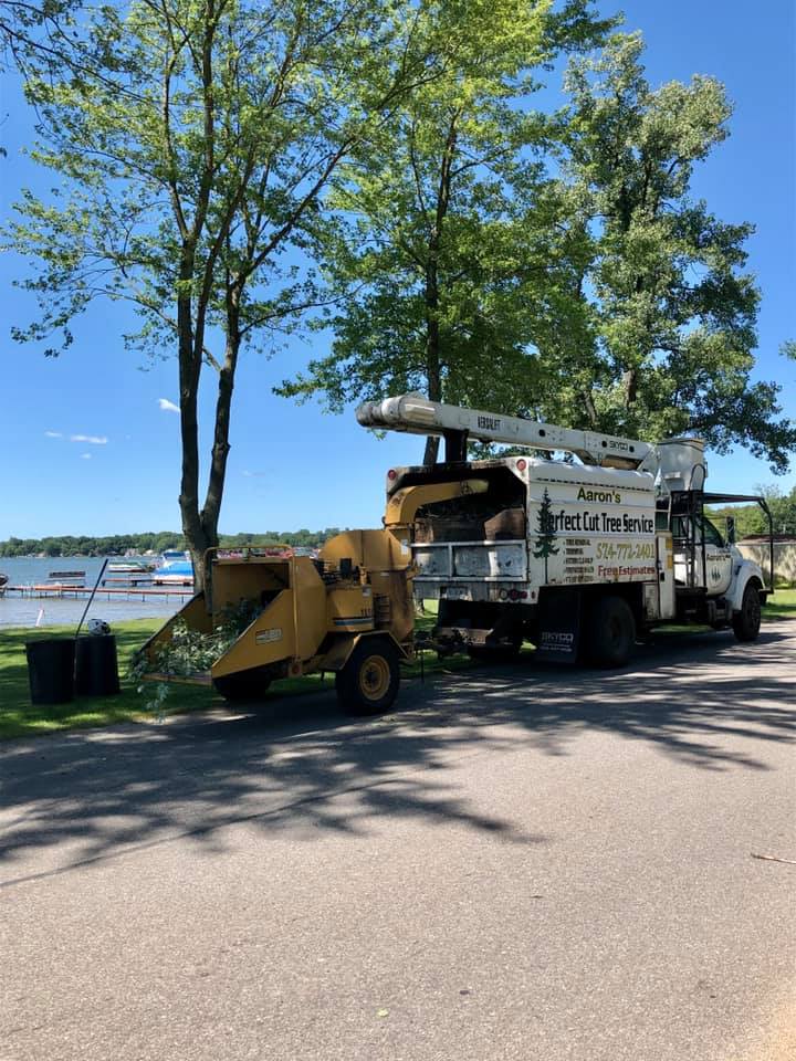 Aaron�s Perfect Cut Tree Service Knox, IN